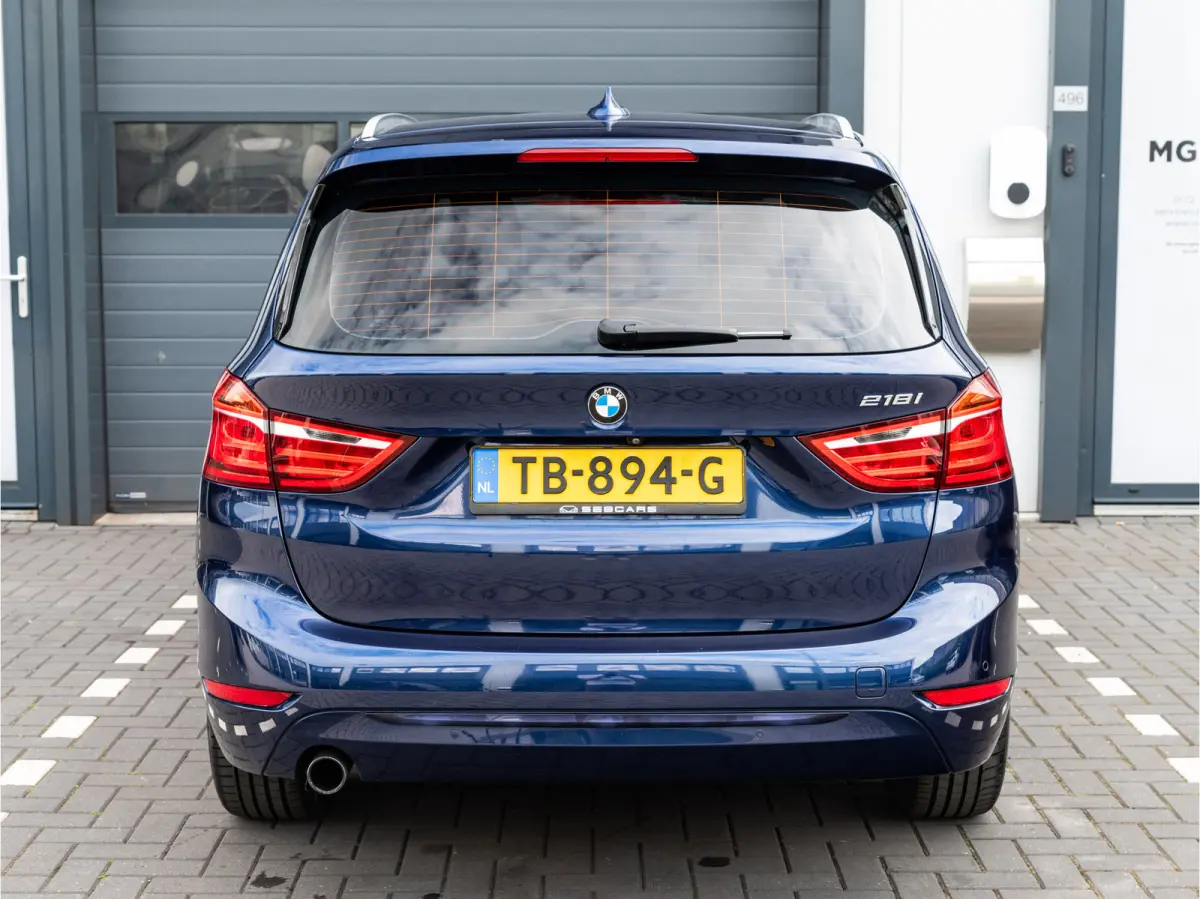 218i 7p. Corporate Lease High Executive / SPORT LINE / NL AUTO / LEDER / HEAD UP / 7 ZITS