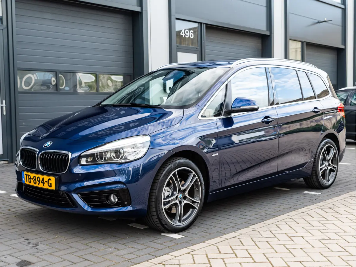 218i 7p. Corporate Lease High Executive / SPORT LINE / NL AUTO / LEDER / HEAD UP / 7 ZITS