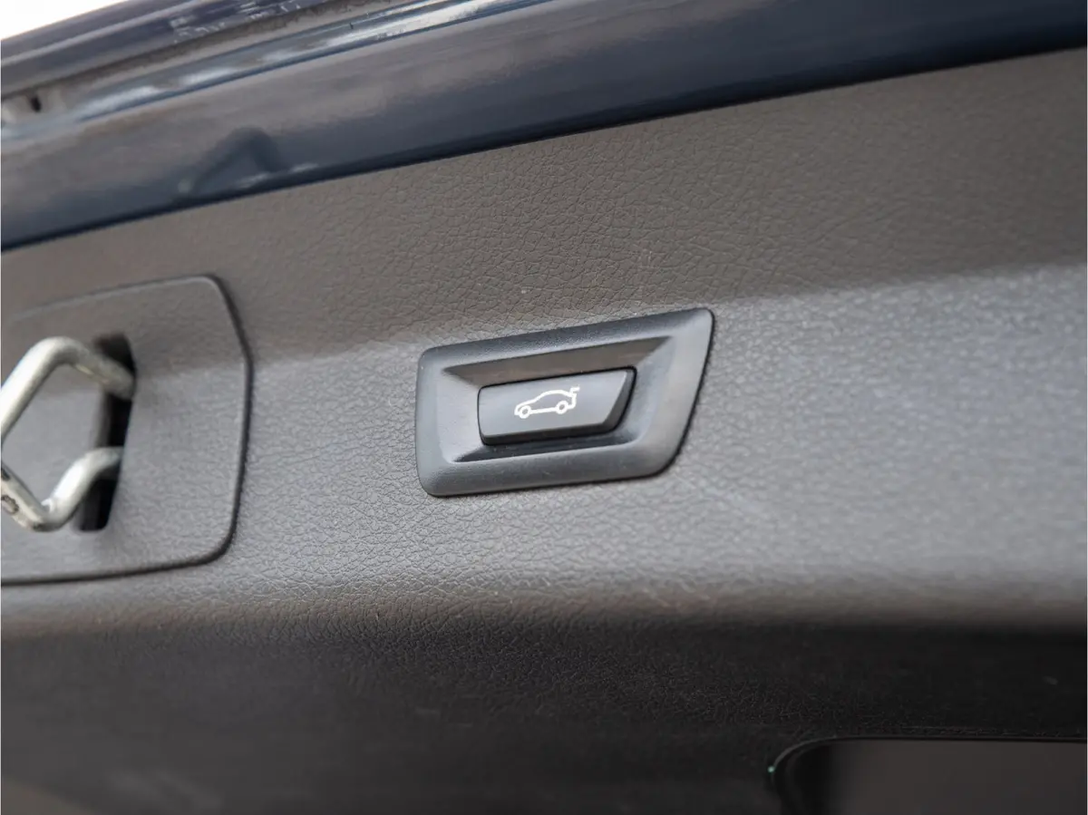 218i 7p. Corporate Lease High Executive / SPORT LINE / NL AUTO / LEDER / HEAD UP / 7 ZITS