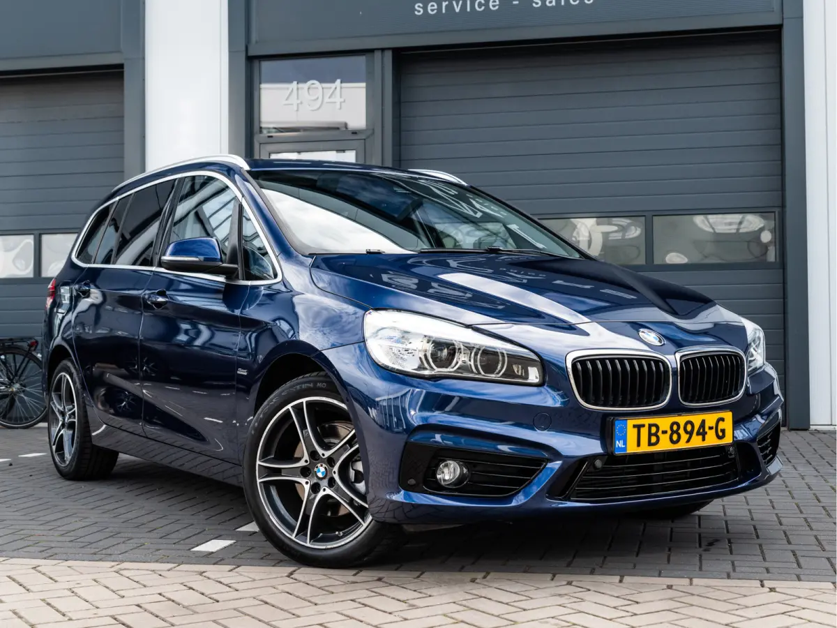 218i 7p. Corporate Lease High Executive / SPORT LINE / NL AUTO / LEDER / HEAD UP / 7 ZITS