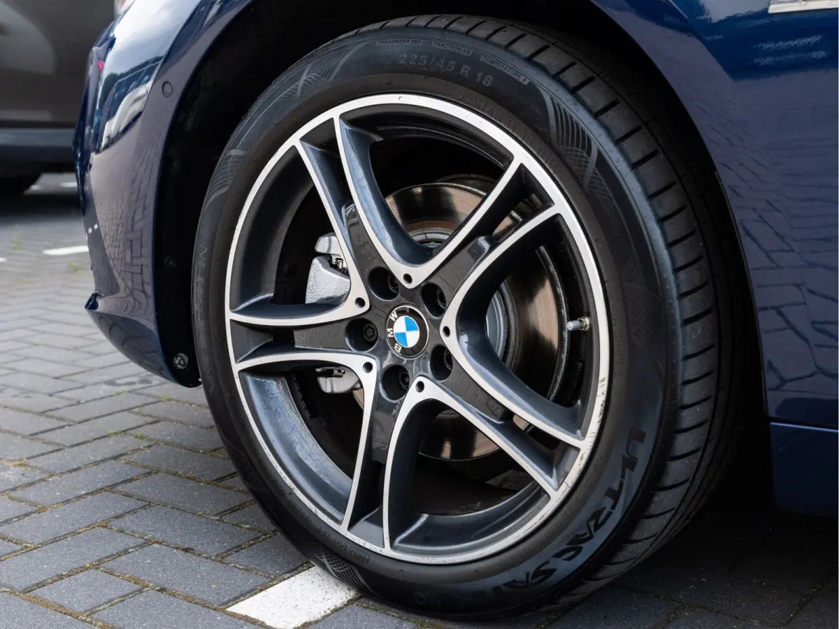 218i 7p. Corporate Lease High Executive / SPORT LINE / NL AUTO / LEDER / HEAD UP / 7 ZITS