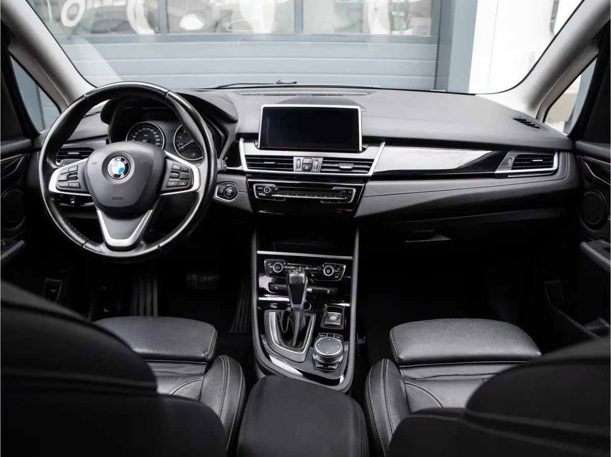 218i 7p. Corporate Lease High Executive / SPORT LINE / NL AUTO / LEDER / HEAD UP / 7 ZITS