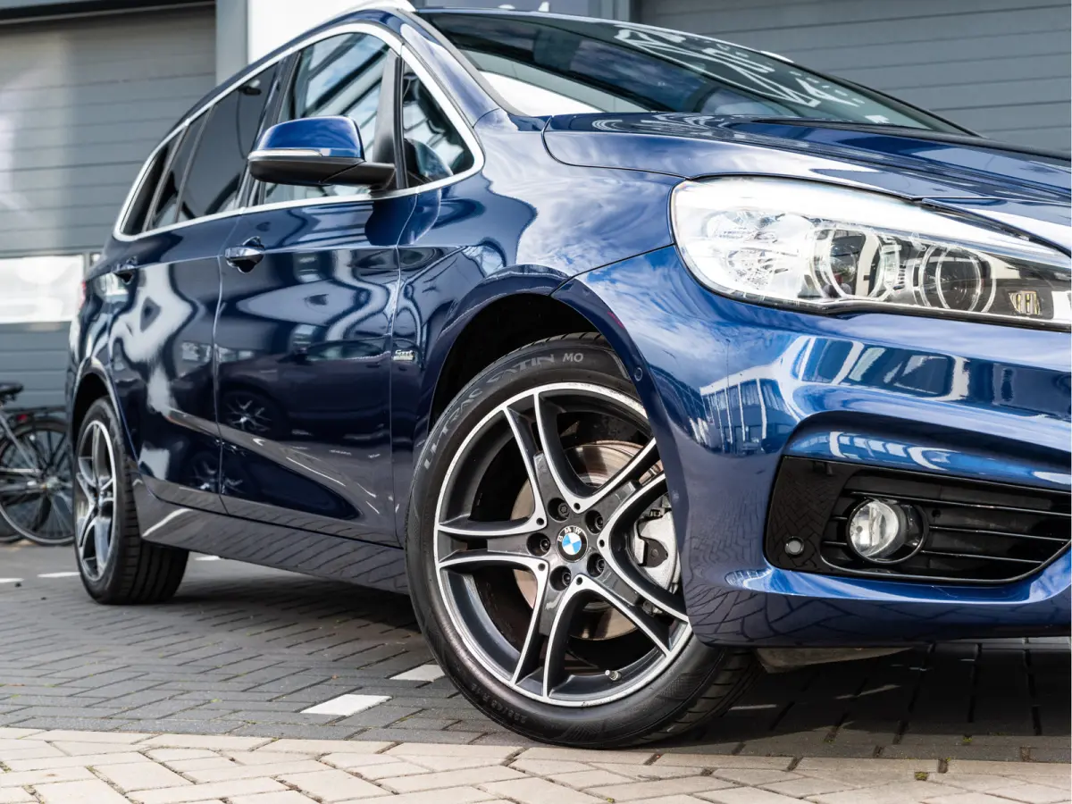 218i 7p. Corporate Lease High Executive / SPORT LINE / NL AUTO / LEDER / HEAD UP / 7 ZITS