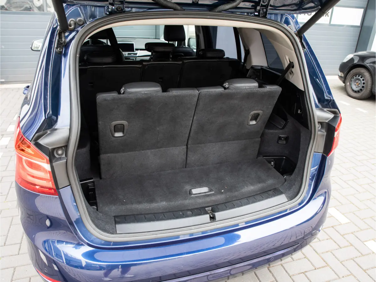 218i 7p. Corporate Lease High Executive / SPORT LINE / NL AUTO / LEDER / HEAD UP / 7 ZITS
