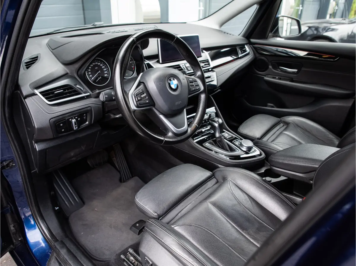 218i 7p. Corporate Lease High Executive / SPORT LINE / NL AUTO / LEDER / HEAD UP / 7 ZITS