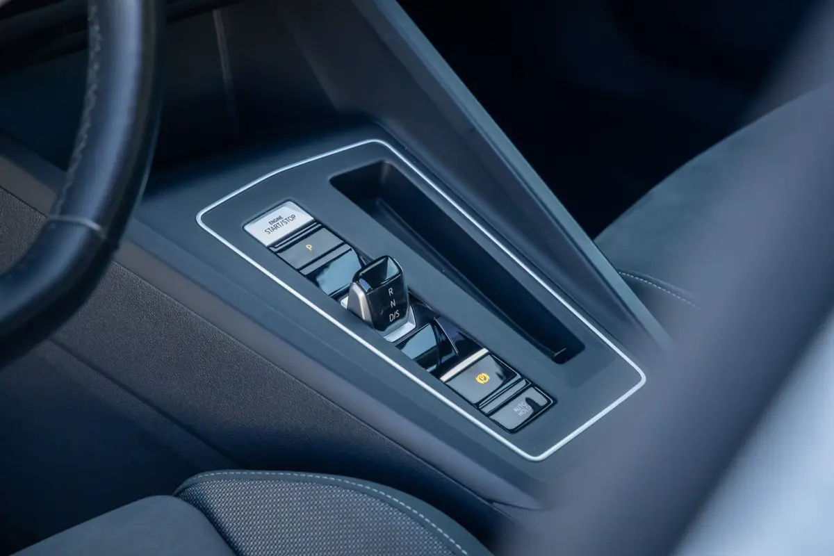 1.0 eTSI Life Business | Massage | Memory | Stoel+stuur verwarming | Cruise adaptief | Dodehoek detectie | Camera | Apple Carplay/Android Auto | Achteruitrijcamera | Apple Carplay/Android Au