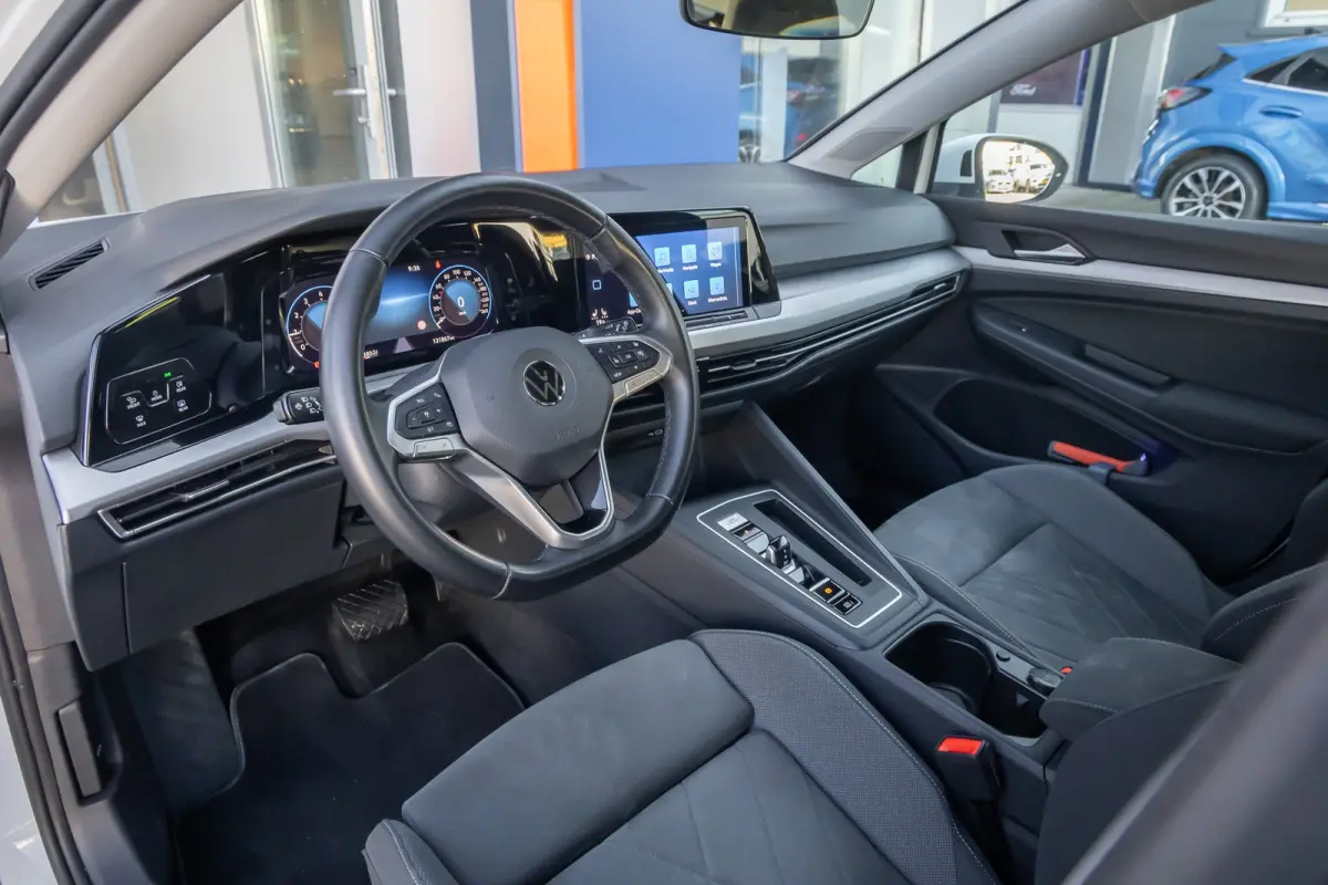 1.0 eTSI Life Business | Massage | Memory | Stoel+stuur verwarming | Cruise adaptief | Dodehoek detectie | Camera | Apple Carplay/Android Auto | Achteruitrijcamera | Apple Carplay/Android Au