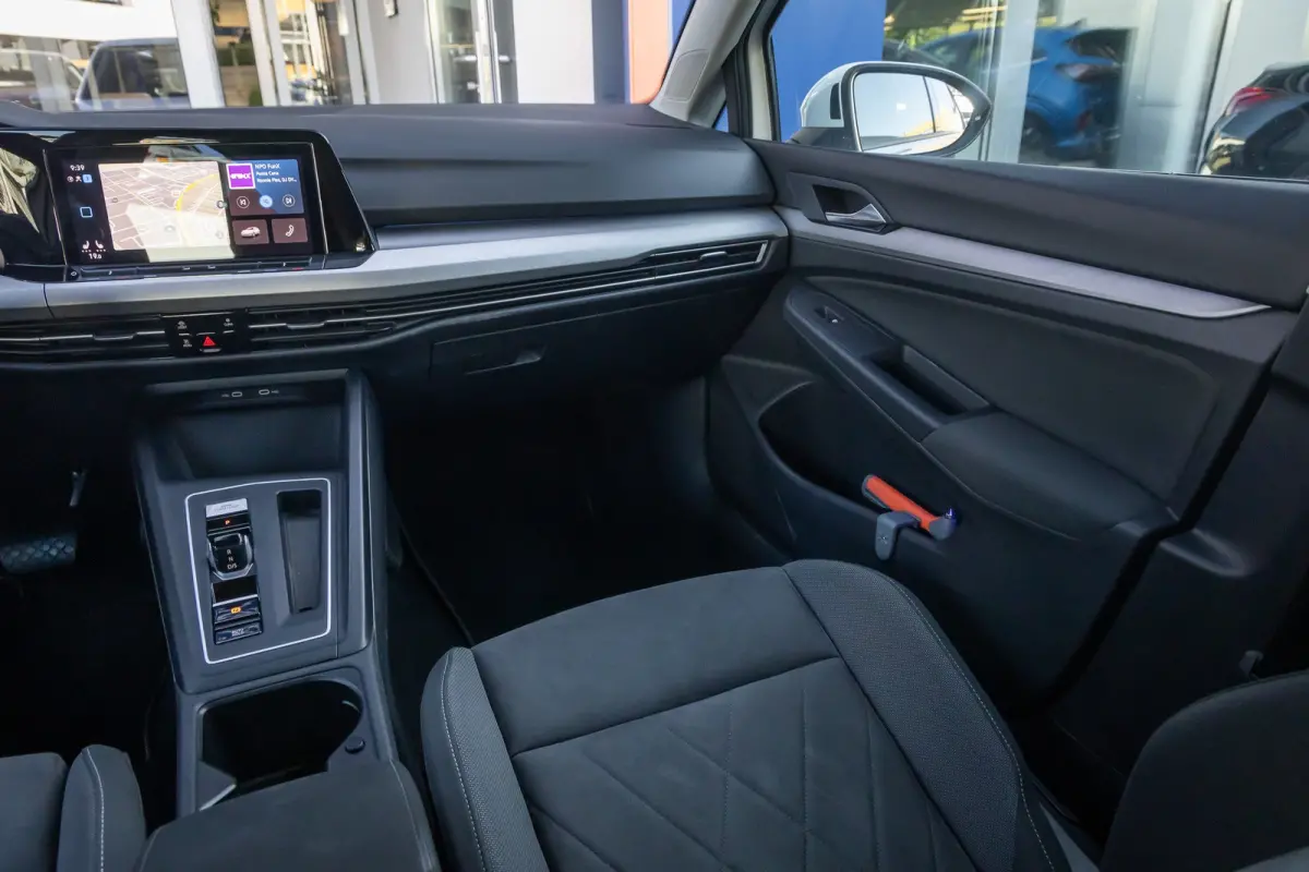 1.0 eTSI Life Business | Massage | Memory | Stoel+stuur verwarming | Cruise adaptief | Dodehoek detectie | Camera | Apple Carplay/Android Auto | Achteruitrijcamera | Apple Carplay/Android Au