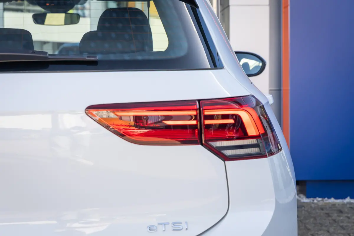 1.0 eTSI Life Business | Massage | Memory | Stoel+stuur verwarming | Cruise adaptief | Dodehoek detectie | Camera | Apple Carplay/Android Auto | Achteruitrijcamera | Apple Carplay/Android Au