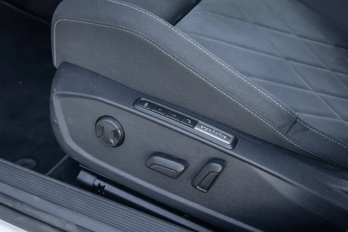 1.0 eTSI Life Business | Massage | Memory | Stoel+stuur verwarming | Cruise adaptief | Dodehoek detectie | Camera | Apple Carplay/Android Auto | Achteruitrijcamera | Apple Carplay/Android Au