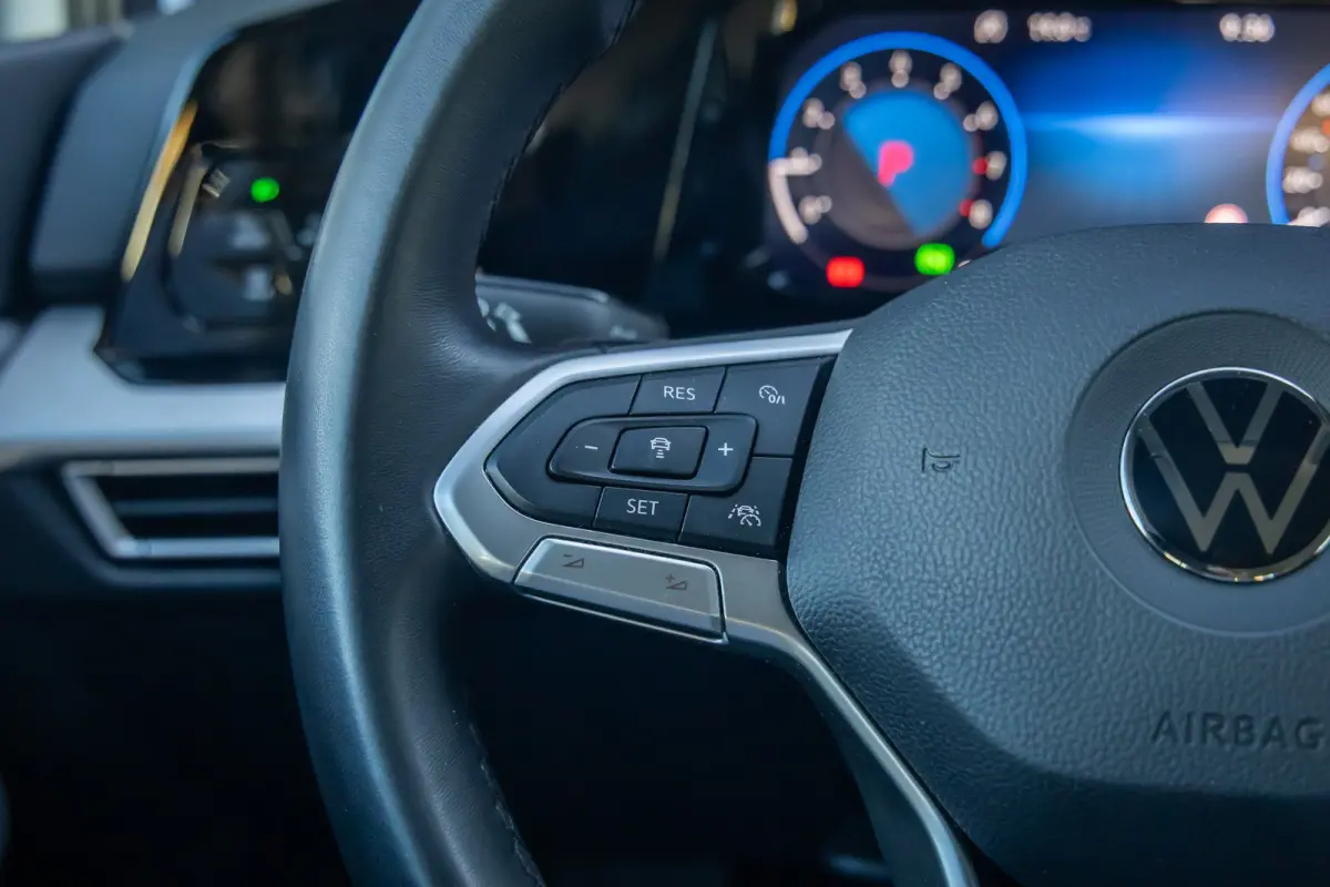 1.0 eTSI Life Business | Massage | Memory | Stoel+stuur verwarming | Cruise adaptief | Dodehoek detectie | Camera | Apple Carplay/Android Auto | Achteruitrijcamera | Apple Carplay/Android Au