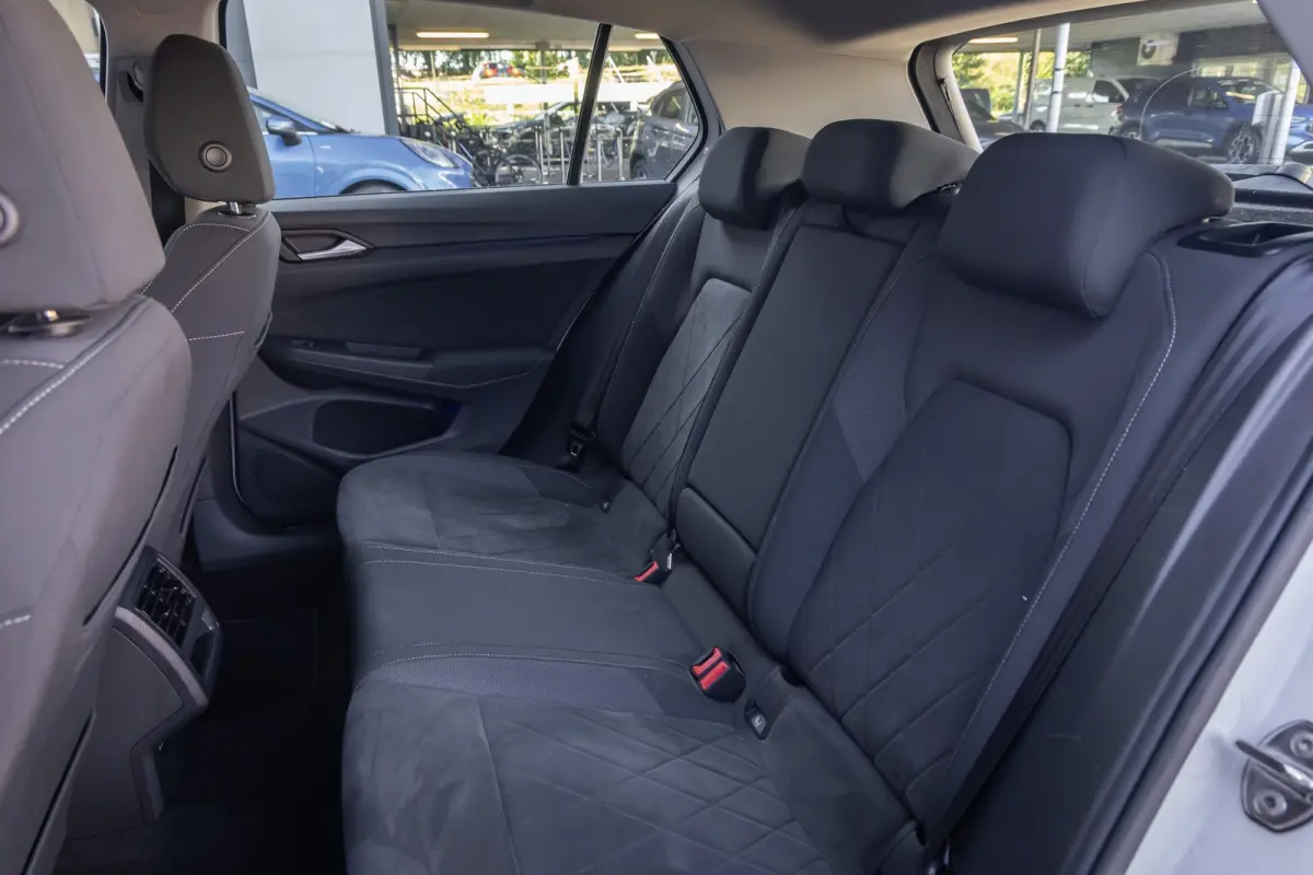 1.0 eTSI Life Business | Massage | Memory | Stoel+stuur verwarming | Cruise adaptief | Dodehoek detectie | Camera | Apple Carplay/Android Auto | Achteruitrijcamera | Apple Carplay/Android Au