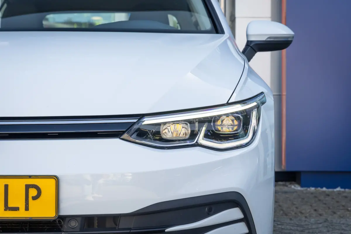 1.0 eTSI Life Business | Massage | Memory | Stoel+stuur verwarming | Cruise adaptief | Dodehoek detectie | Camera | Apple Carplay/Android Auto | Achteruitrijcamera | Apple Carplay/Android Au