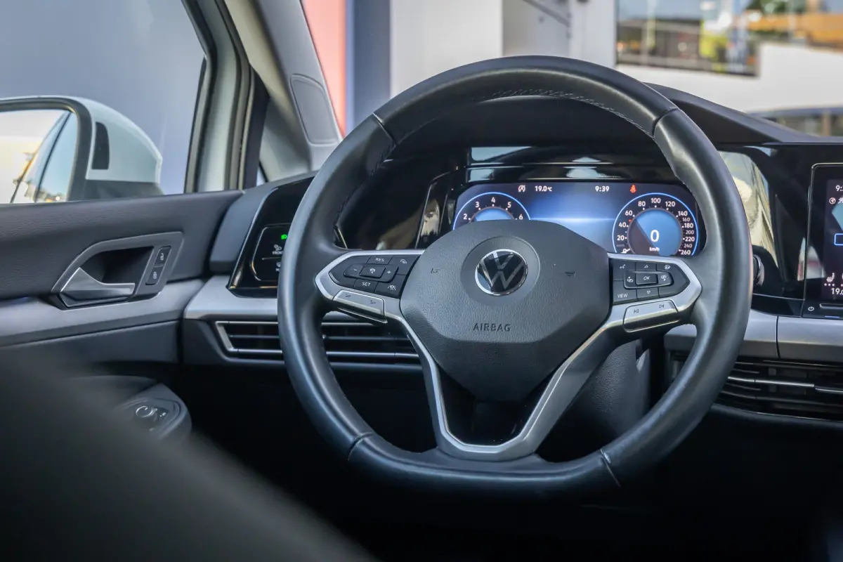 1.0 eTSI Life Business | Massage | Memory | Stoel+stuur verwarming | Cruise adaptief | Dodehoek detectie | Camera | Apple Carplay/Android Auto | Achteruitrijcamera | Apple Carplay/Android Au