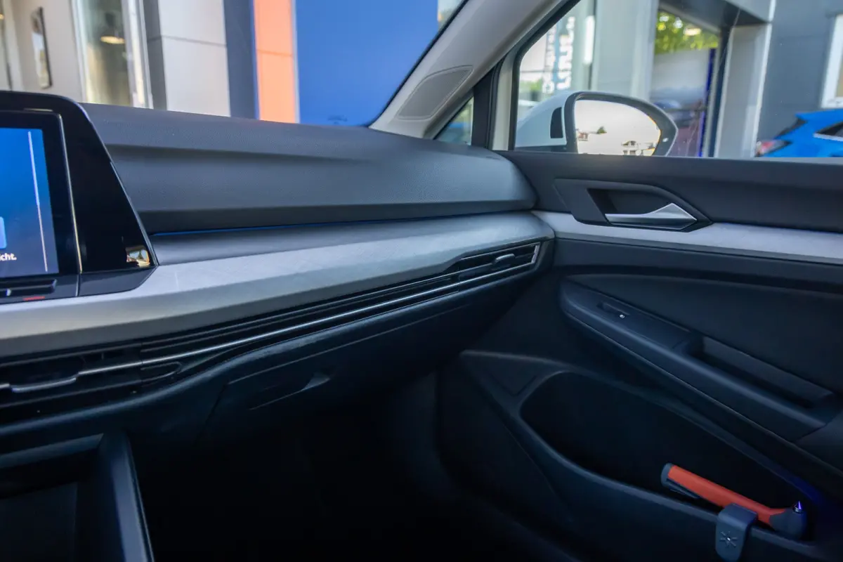1.0 eTSI Life Business | Massage | Memory | Stoel+stuur verwarming | Cruise adaptief | Dodehoek detectie | Camera | Apple Carplay/Android Auto | Achteruitrijcamera | Apple Carplay/Android Au