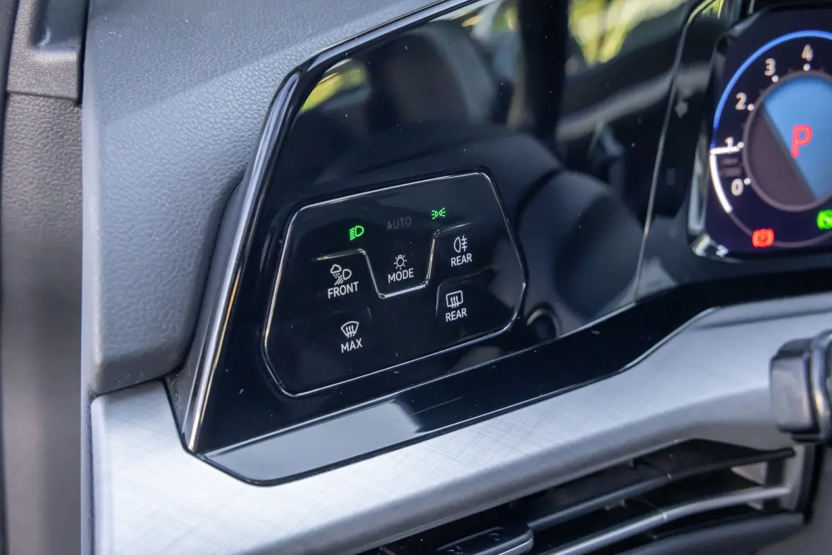1.0 eTSI Life Business | Massage | Memory | Stoel+stuur verwarming | Cruise adaptief | Dodehoek detectie | Camera | Apple Carplay/Android Auto | Achteruitrijcamera | Apple Carplay/Android Au