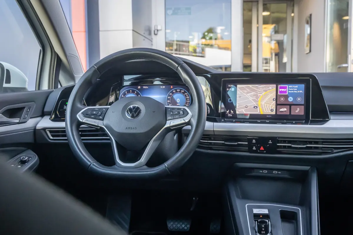 1.0 eTSI Life Business | Massage | Memory | Stoel+stuur verwarming | Cruise adaptief | Dodehoek detectie | Camera | Apple Carplay/Android Auto | Achteruitrijcamera | Apple Carplay/Android Au