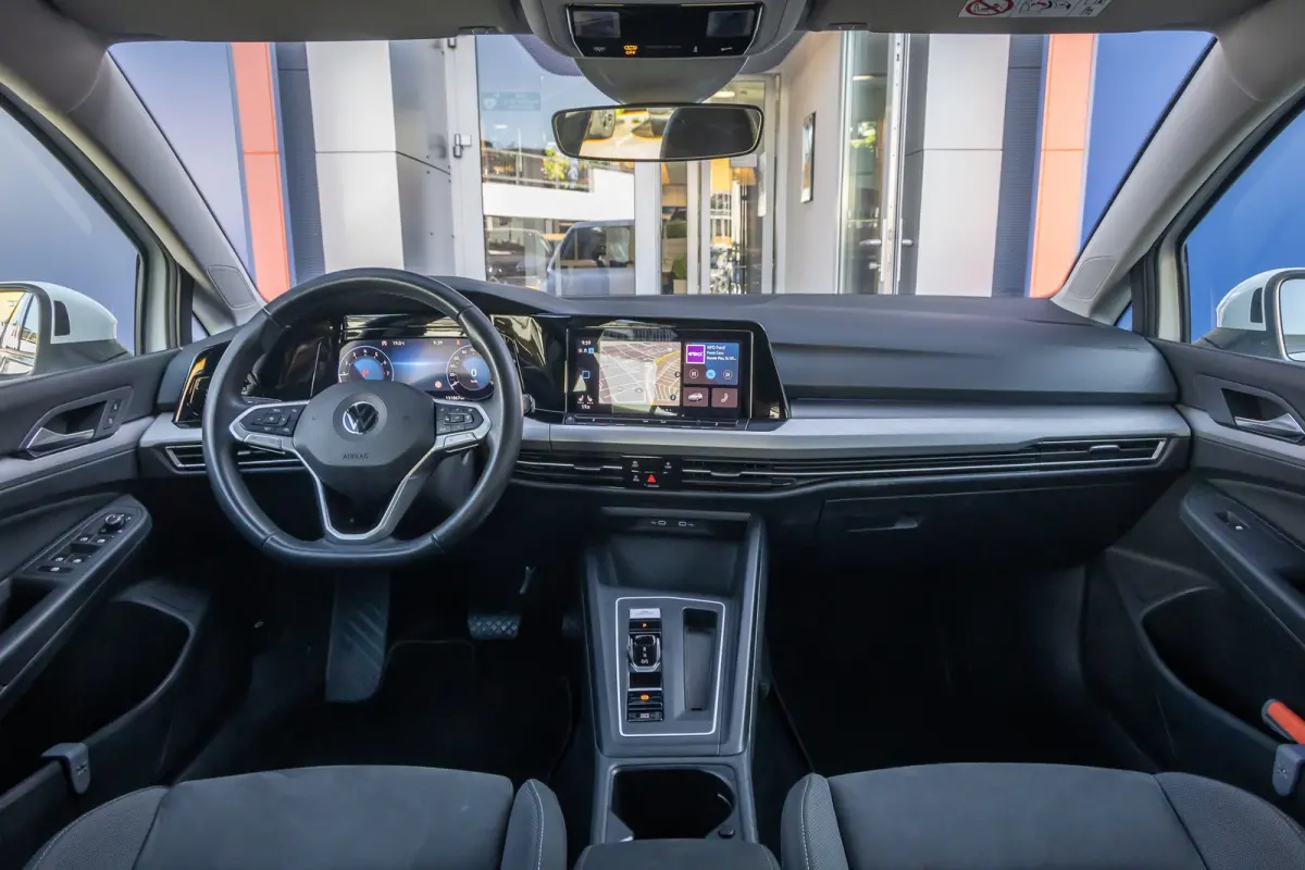 1.0 eTSI Life Business | Massage | Memory | Stoel+stuur verwarming | Cruise adaptief | Dodehoek detectie | Camera | Apple Carplay/Android Auto | Achteruitrijcamera | Apple Carplay/Android Au