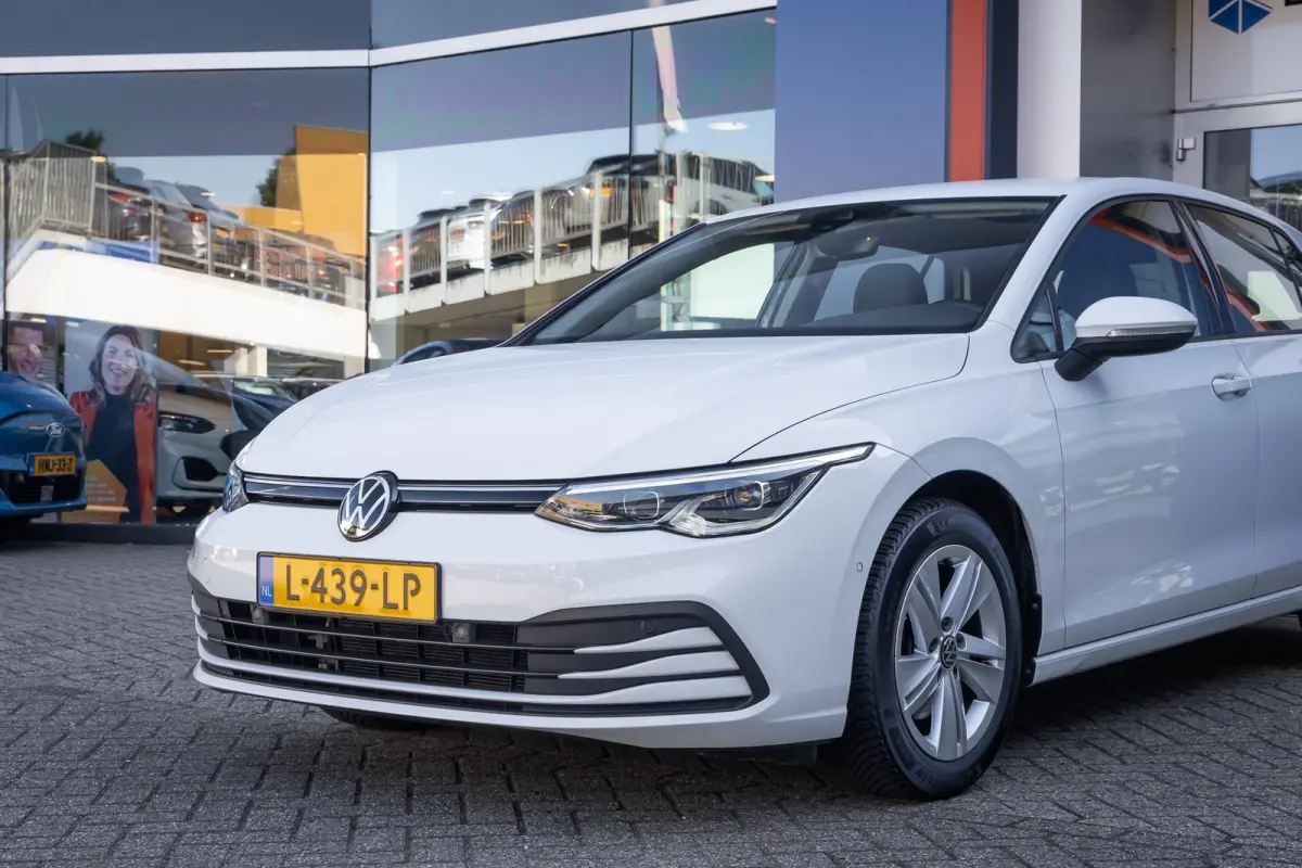1.0 eTSI Life Business | Massage | Memory | Stoel+stuur verwarming | Cruise adaptief | Dodehoek detectie | Camera | Apple Carplay/Android Auto | Achteruitrijcamera | Apple Carplay/Android Au