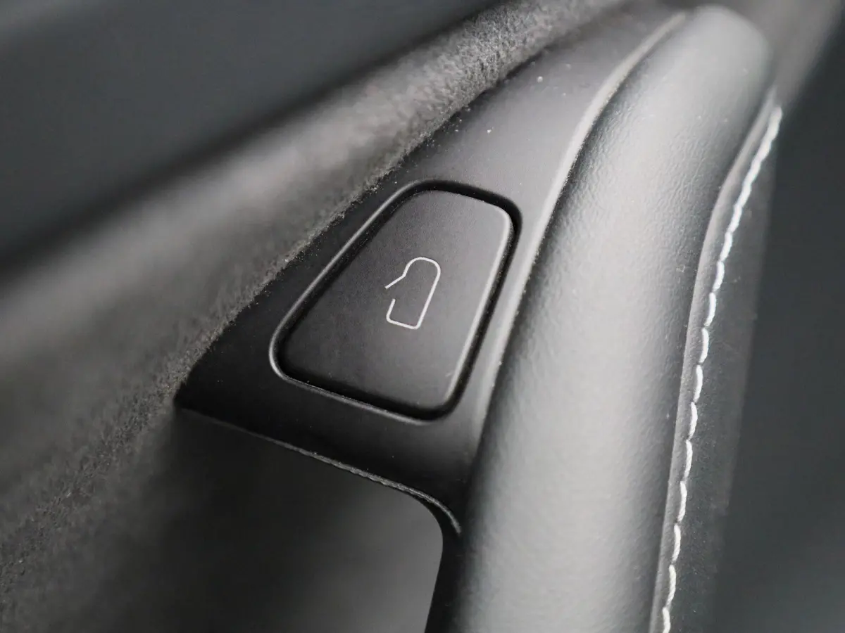 Premium Long Range RWD 75 kWh | PANO | ACC | Blindspot | Keyless | Stoelverarming | Lane Assist |