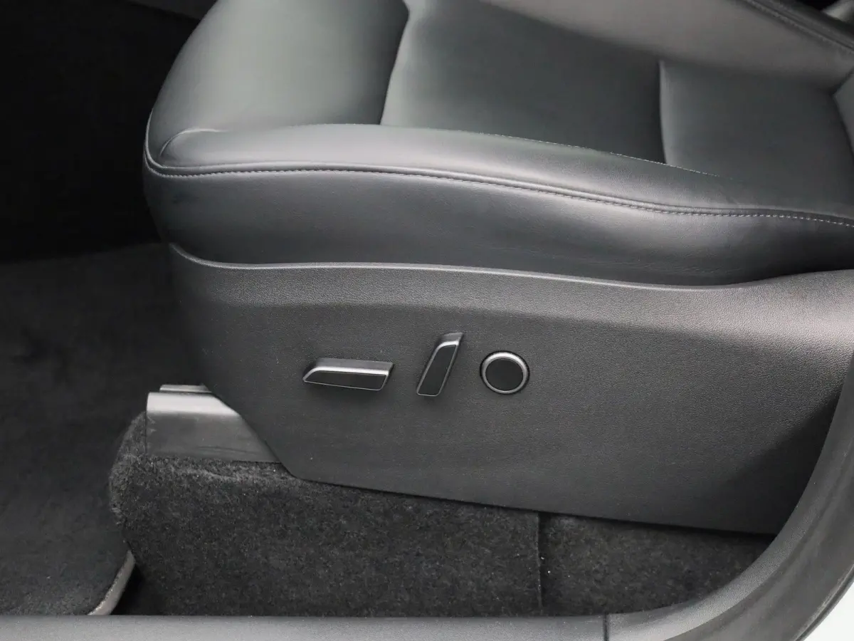 Premium Long Range RWD 75 kWh | PANO | ACC | Blindspot | Keyless | Stoelverarming | Lane Assist |