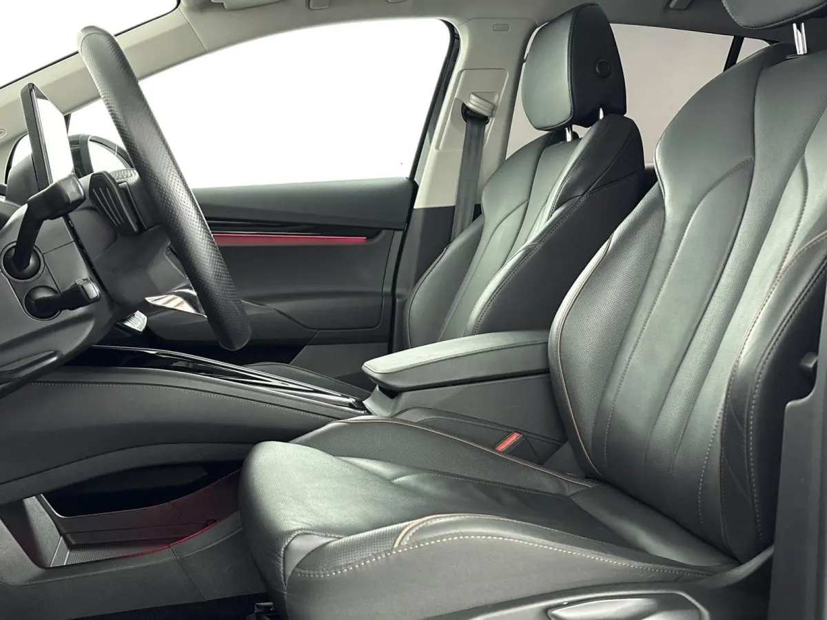 60 | SOH 91% | Apple Carplay | Android Auto | Bluetooth | Buitenspiegels Elektrisch verstel- en Verwarmbaar | Cruise Control Adaptief | Electronic Climate Control | Lichtmetalen Velgen | Nav
