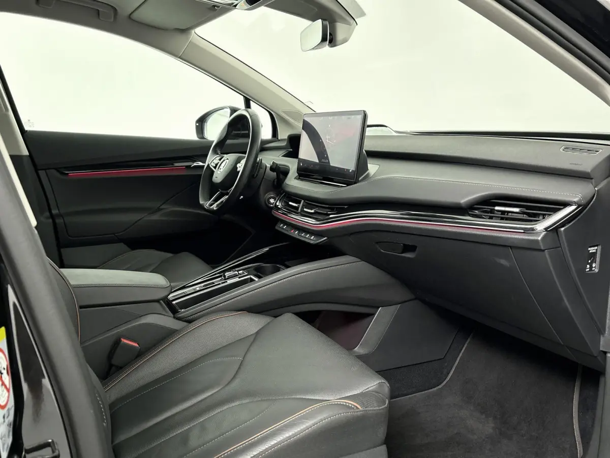 60 | SOH 91% | Apple Carplay | Android Auto | Bluetooth | Buitenspiegels Elektrisch verstel- en Verwarmbaar | Cruise Control Adaptief | Electronic Climate Control | Lichtmetalen Velgen | Nav