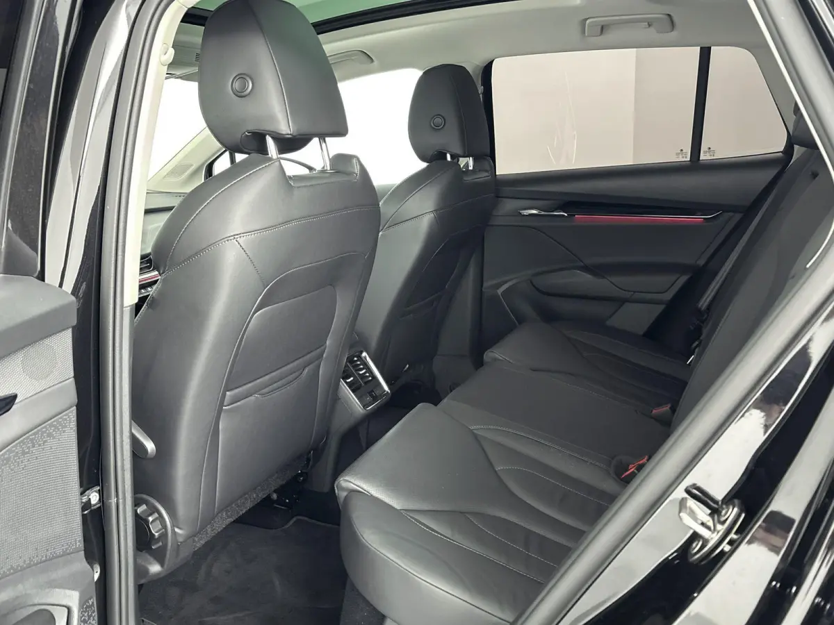 60 | SOH 91% | Apple Carplay | Android Auto | Bluetooth | Buitenspiegels Elektrisch verstel- en Verwarmbaar | Cruise Control Adaptief | Electronic Climate Control | Lichtmetalen Velgen | Nav