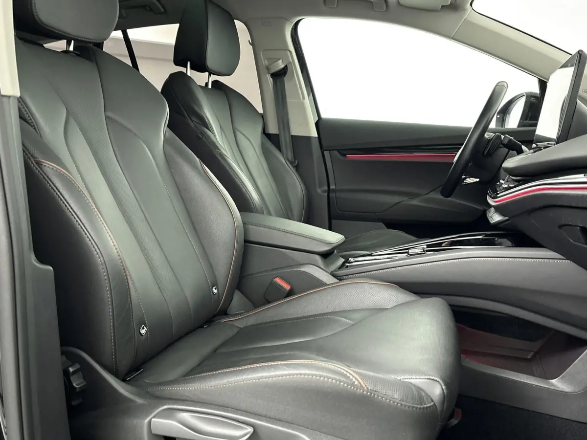 60 | SOH 91% | Apple Carplay | Android Auto | Bluetooth | Buitenspiegels Elektrisch verstel- en Verwarmbaar | Cruise Control Adaptief | Electronic Climate Control | Lichtmetalen Velgen | Nav