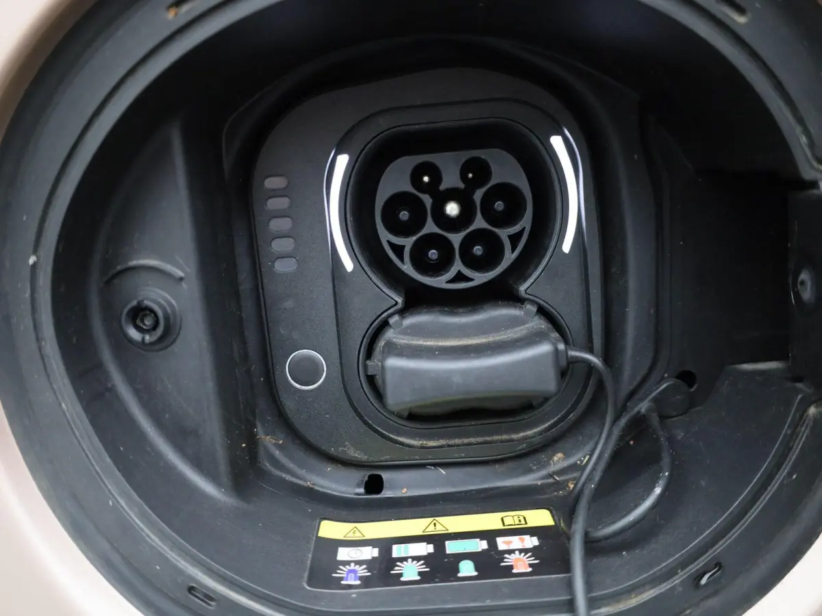 Icon 42 kWh | Cruise Control | Stoelverwarming | DAB | Apple Carplay/Android Auto | lichtmetalen velgen 16" |