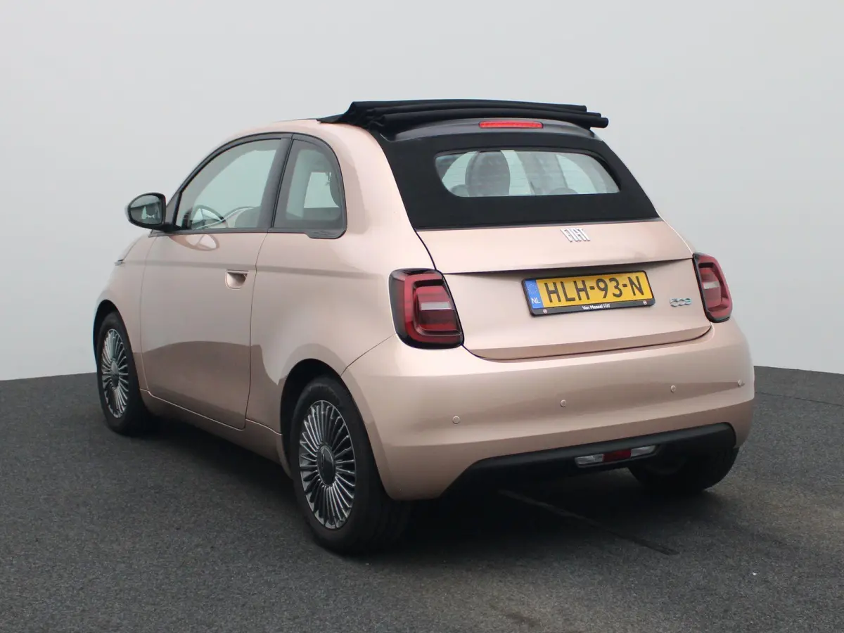 Icon 42 kWh | Cruise Control | Stoelverwarming | DAB | Apple Carplay/Android Auto | lichtmetalen velgen 16" |