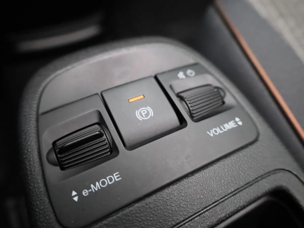 Icon 42 kWh | Cruise Control | Stoelverwarming | DAB | Apple Carplay/Android Auto | lichtmetalen velgen 16" |