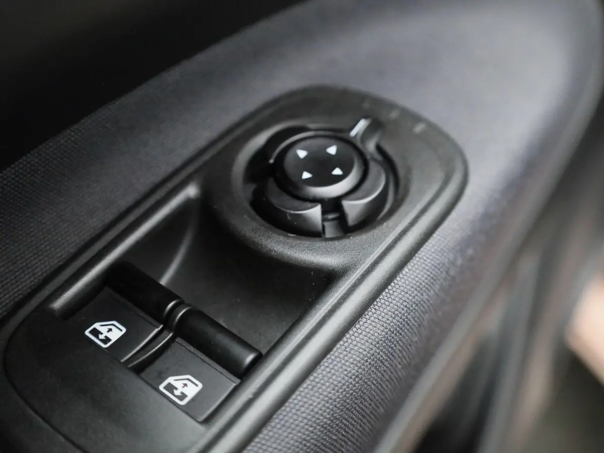 Icon 42 kWh | Cruise Control | Stoelverwarming | DAB | Apple Carplay/Android Auto | lichtmetalen velgen 16" |