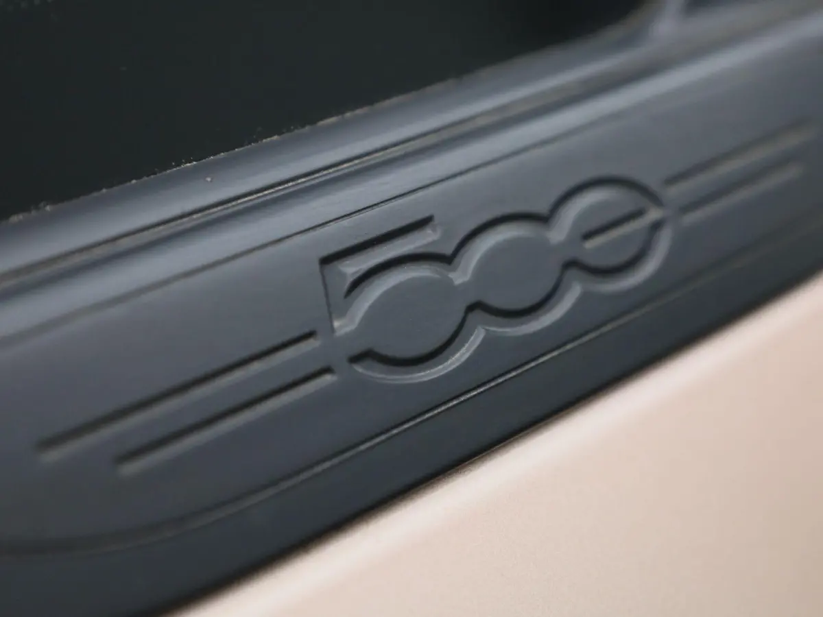 Icon 42 kWh | Cruise Control | Stoelverwarming | DAB | Apple Carplay/Android Auto | lichtmetalen velgen 16" |
