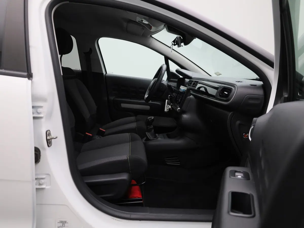 1.2 PureTech 82 S&S MAN Feel | Cruise Control | Lane Assist | Apple Carplay/Android Auto |