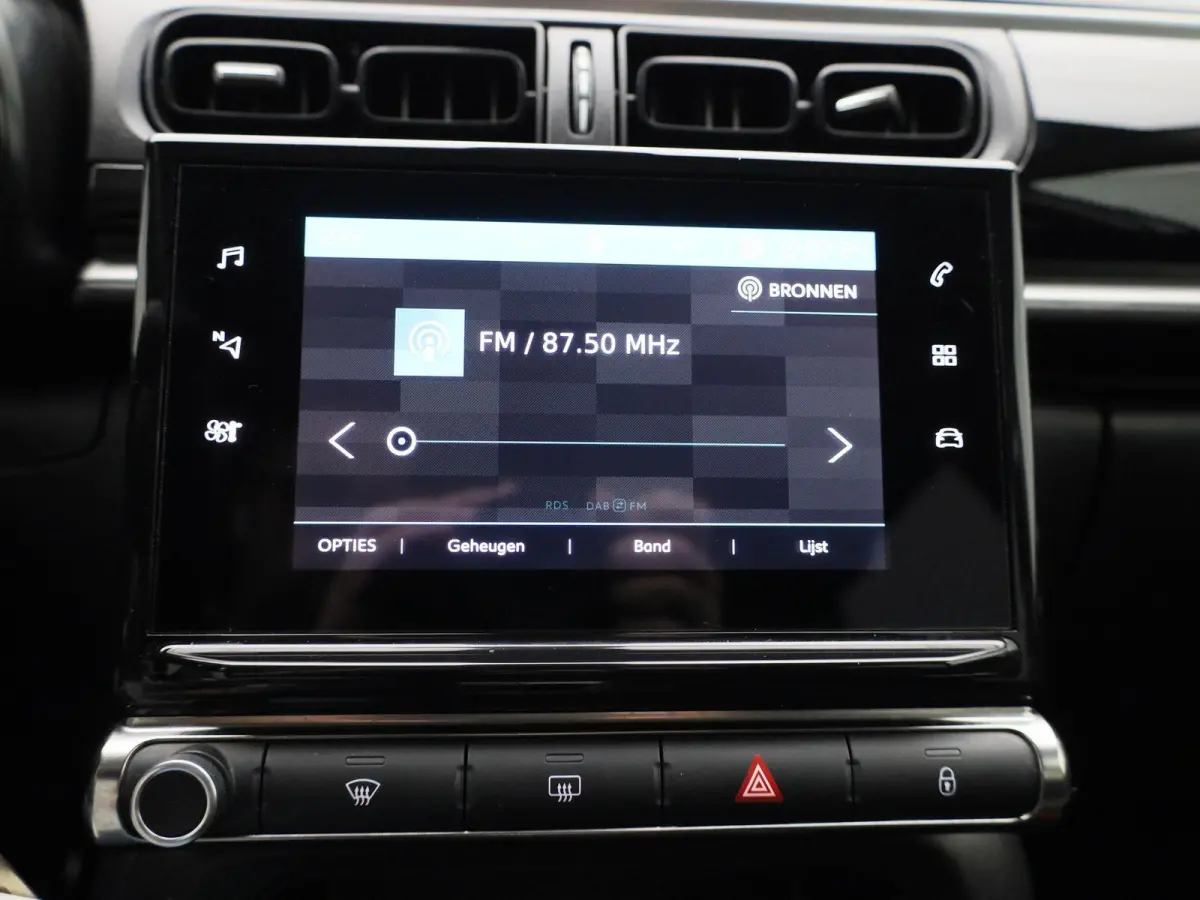 1.2 PureTech 82 S&S MAN Feel | Cruise Control | Lane Assist | Apple Carplay/Android Auto |