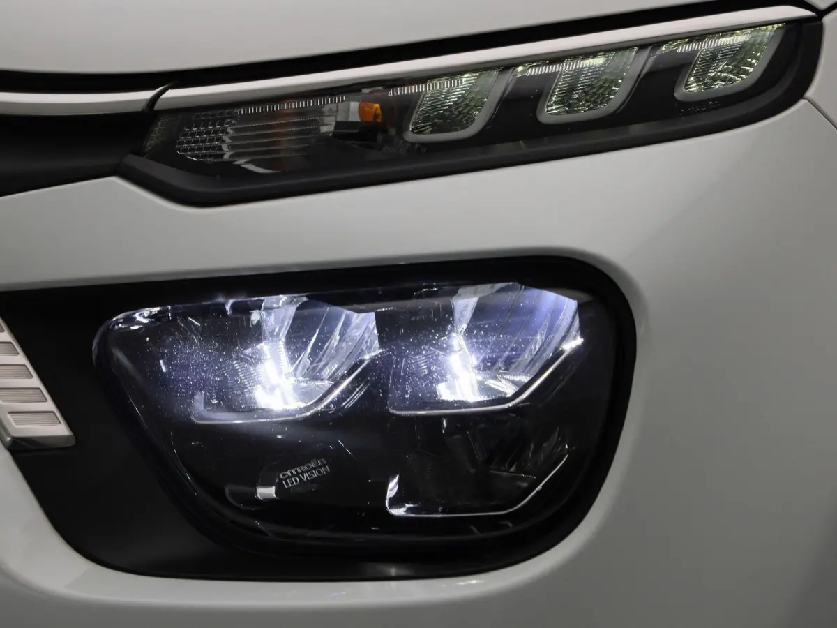 1.2 PureTech 82 S&S MAN Feel | Cruise Control | Lane Assist | Apple Carplay/Android Auto |