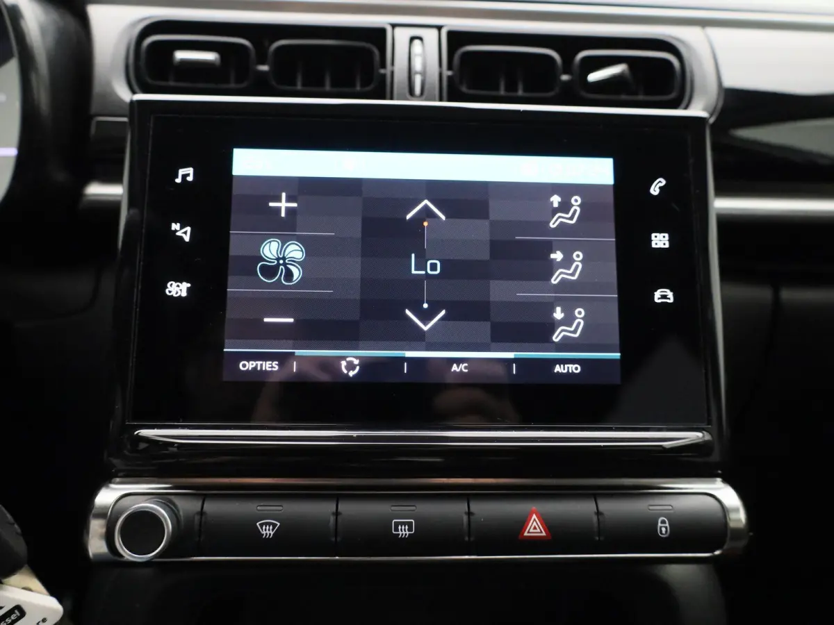 1.2 PureTech 82 S&S MAN Feel | Cruise Control | Lane Assist | Apple Carplay/Android Auto |