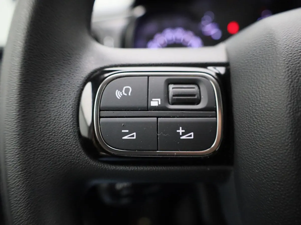 1.2 PureTech 82 S&S MAN Feel | Cruise Control | Lane Assist | Apple Carplay/Android Auto |
