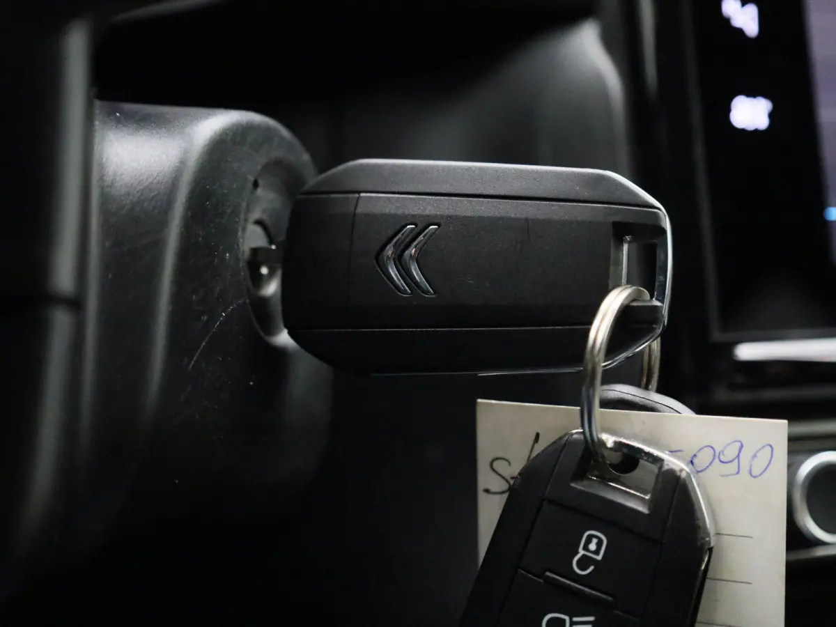1.2 PureTech 82 S&S MAN Feel | Cruise Control | Lane Assist | Apple Carplay/Android Auto |