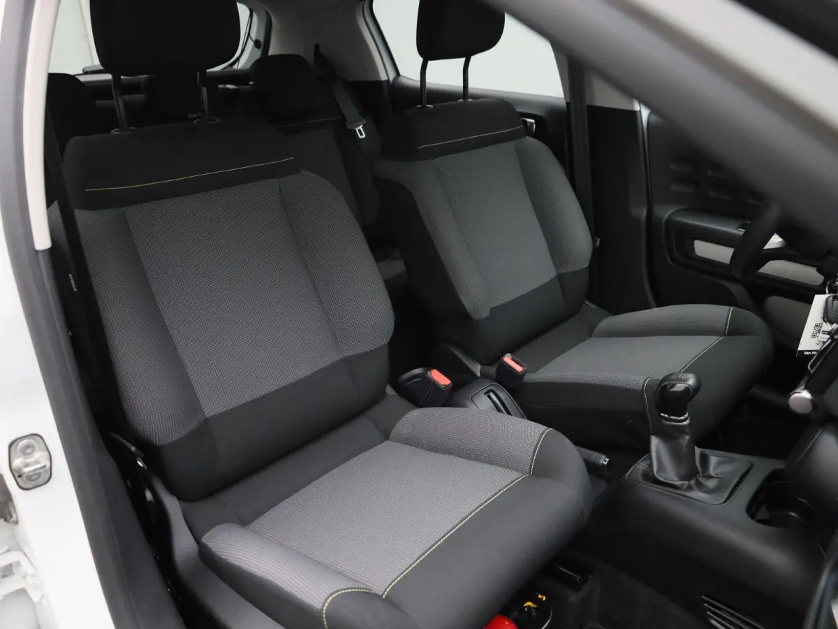 1.2 PureTech 82 S&S MAN Feel | Cruise Control | Lane Assist | Apple Carplay/Android Auto |