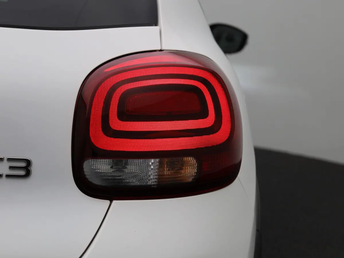 1.2 PureTech 82 S&S MAN Feel | Cruise Control | Lane Assist | Apple Carplay/Android Auto |