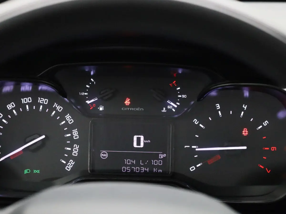 1.2 PureTech 82 S&S MAN Feel | Cruise Control | Lane Assist | Apple Carplay/Android Auto |