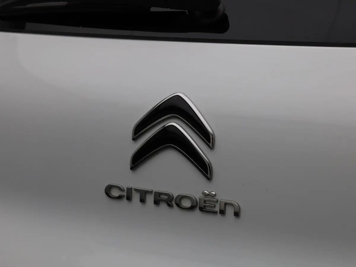 1.2 PureTech 82 S&S MAN Feel | Cruise Control | Lane Assist | Apple Carplay/Android Auto |