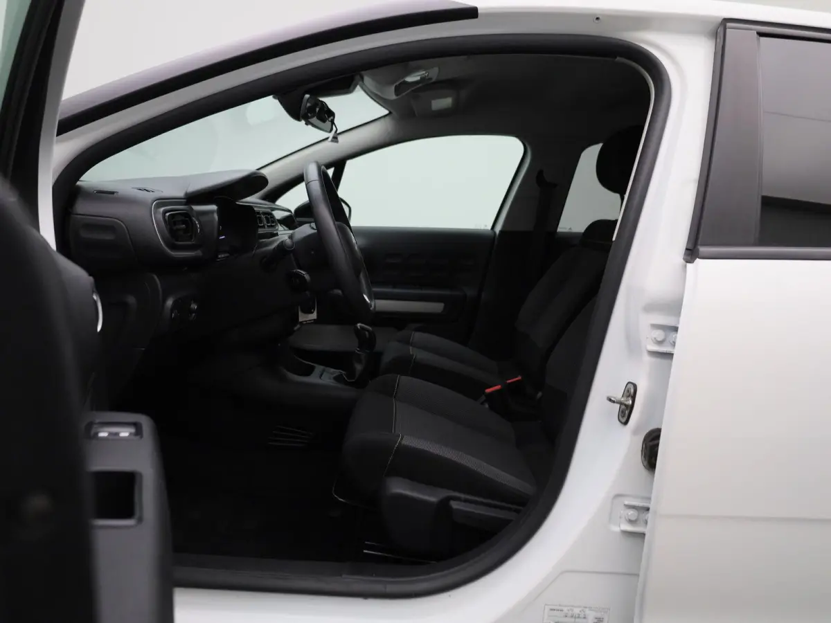 1.2 PureTech 82 S&S MAN Feel | Cruise Control | Lane Assist | Apple Carplay/Android Auto |