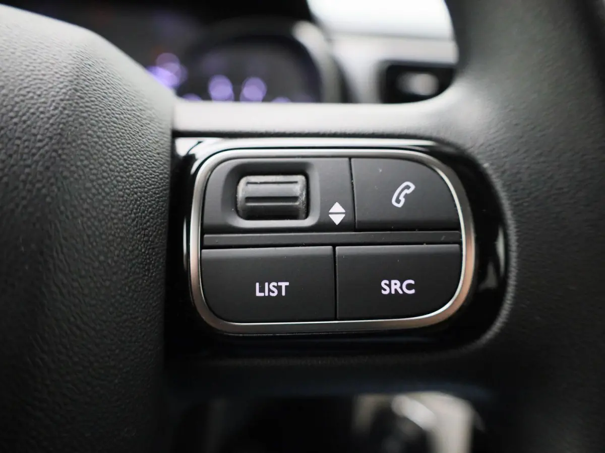 1.2 PureTech 82 S&S MAN Feel | Cruise Control | Lane Assist | Apple Carplay/Android Auto |