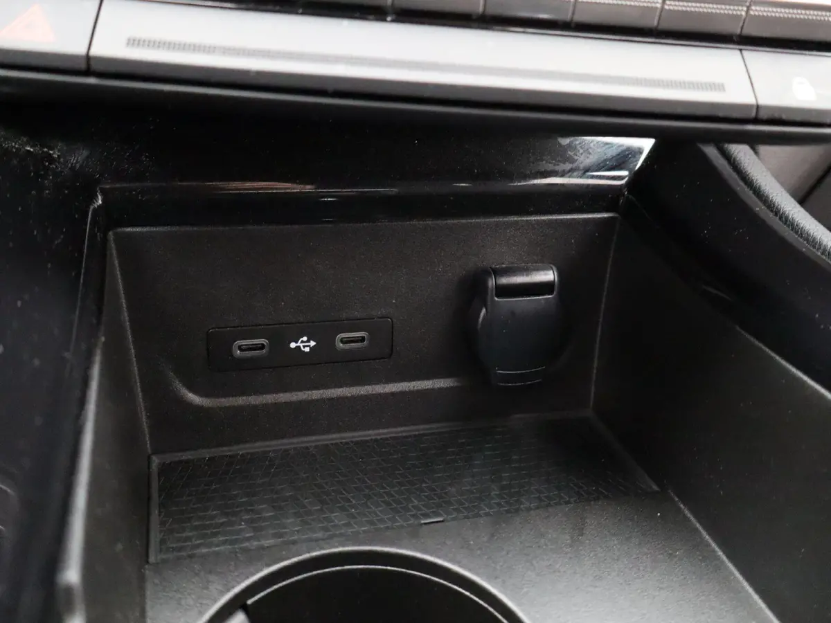 techno E-Tech full hybrid 200 | Parkeercamera | Google Navigatie | Trekhaak