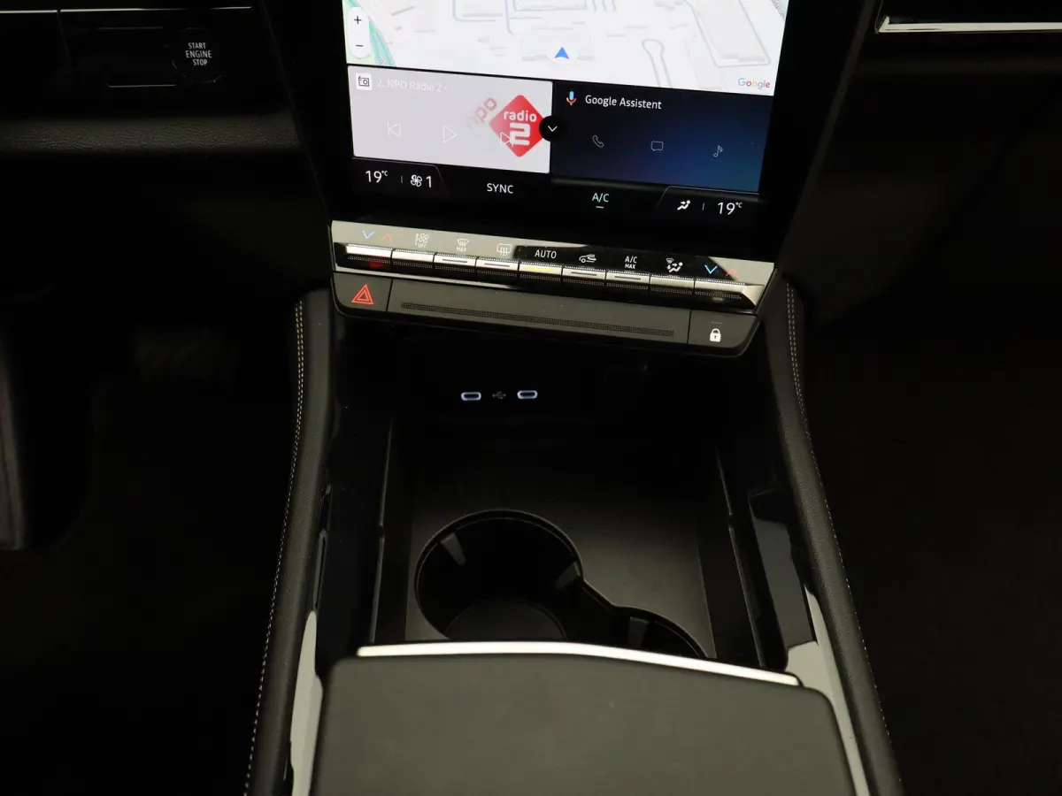 techno E-Tech full hybrid 200 | Parkeercamera | Google Navigatie | Trekhaak