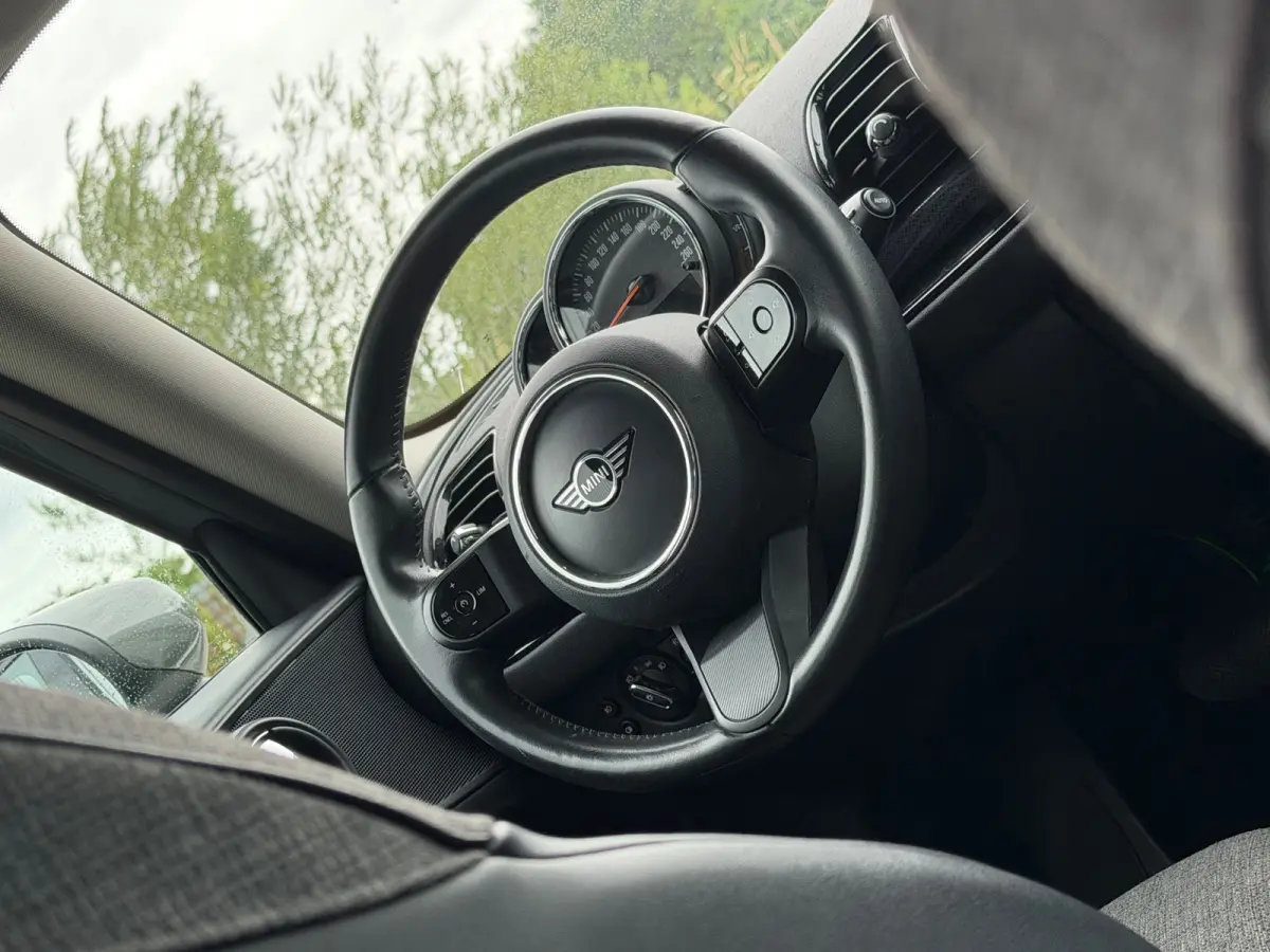 1.5 One Business Edition Automaat - Moonwalk Grey - Nav/Carplay/Excitement pakket