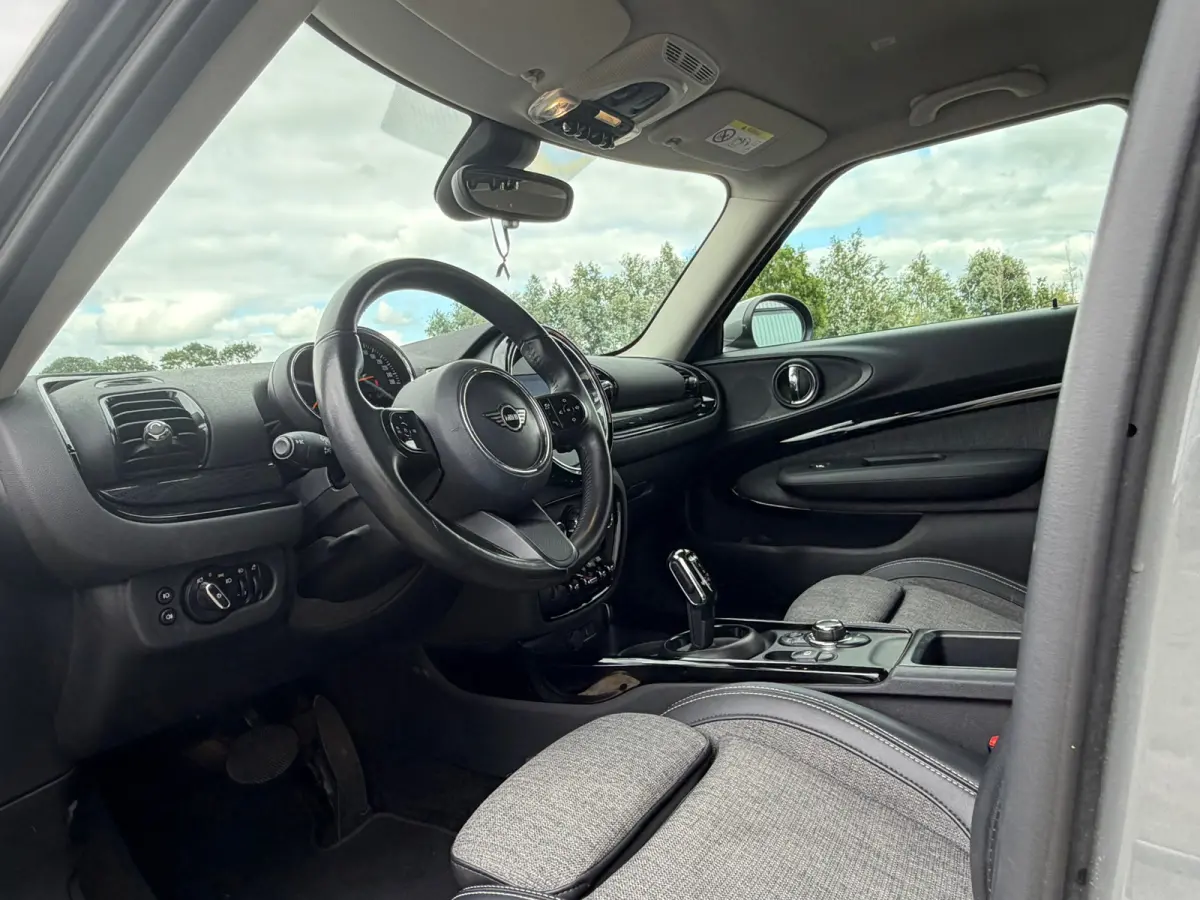 1.5 One Business Edition Automaat - Moonwalk Grey - Nav/Carplay/Excitement pakket